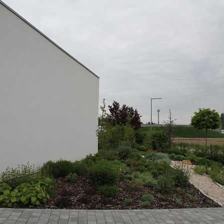 Apartmany Hluboka Nad Vltavou S Vyhledem Na Zamek Exterior photo