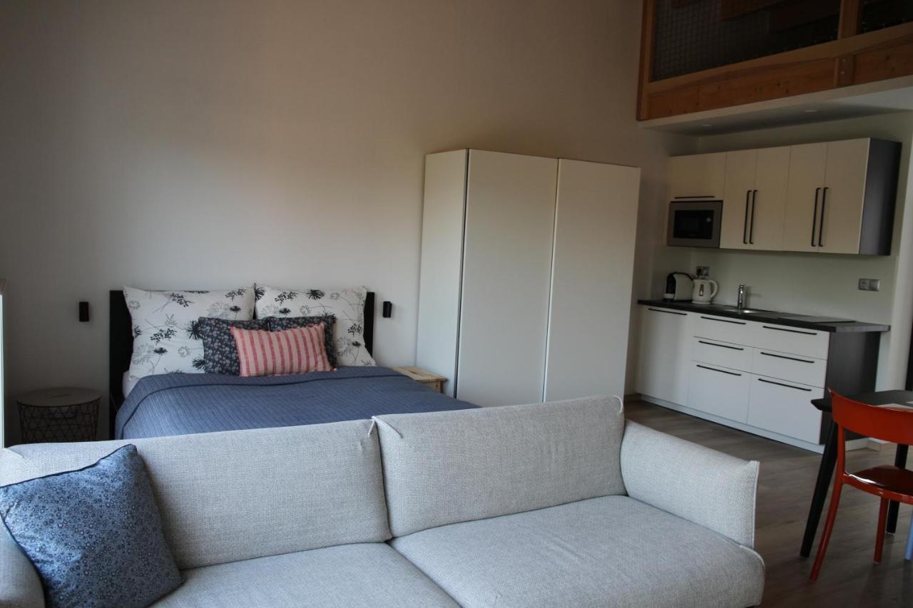 Apartmany Hluboka Nad Vltavou S Vyhledem Na Zamek Exterior photo