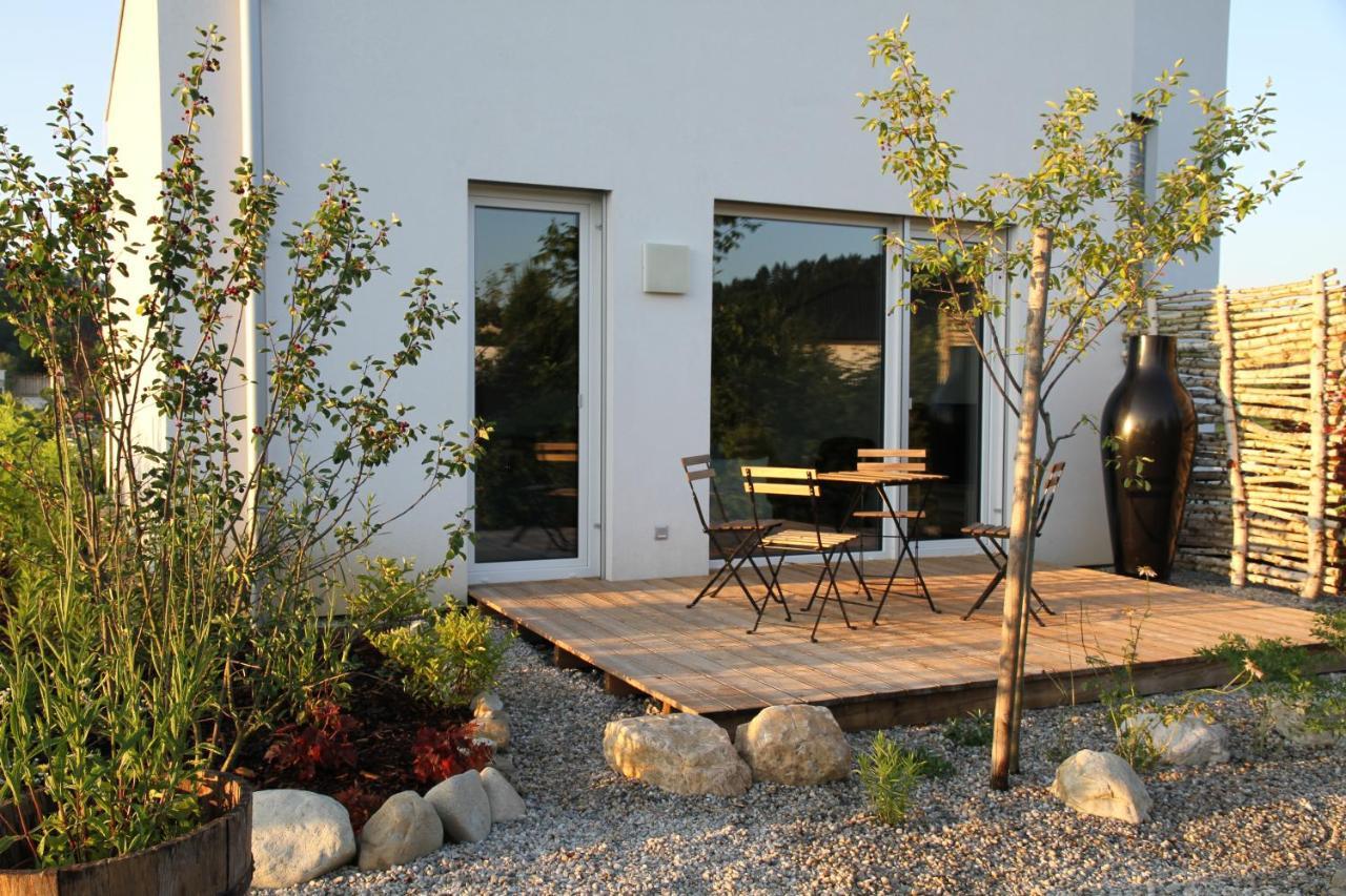 Apartmany Hluboka Nad Vltavou S Vyhledem Na Zamek Exterior photo