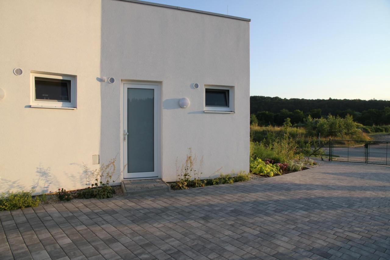 Apartmany Hluboka Nad Vltavou S Vyhledem Na Zamek Exterior photo