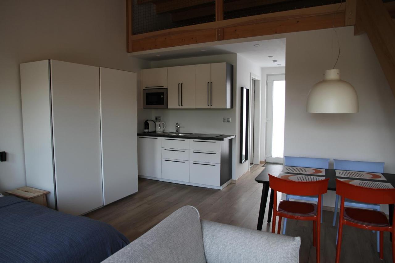 Apartmany Hluboka Nad Vltavou S Vyhledem Na Zamek Exterior photo